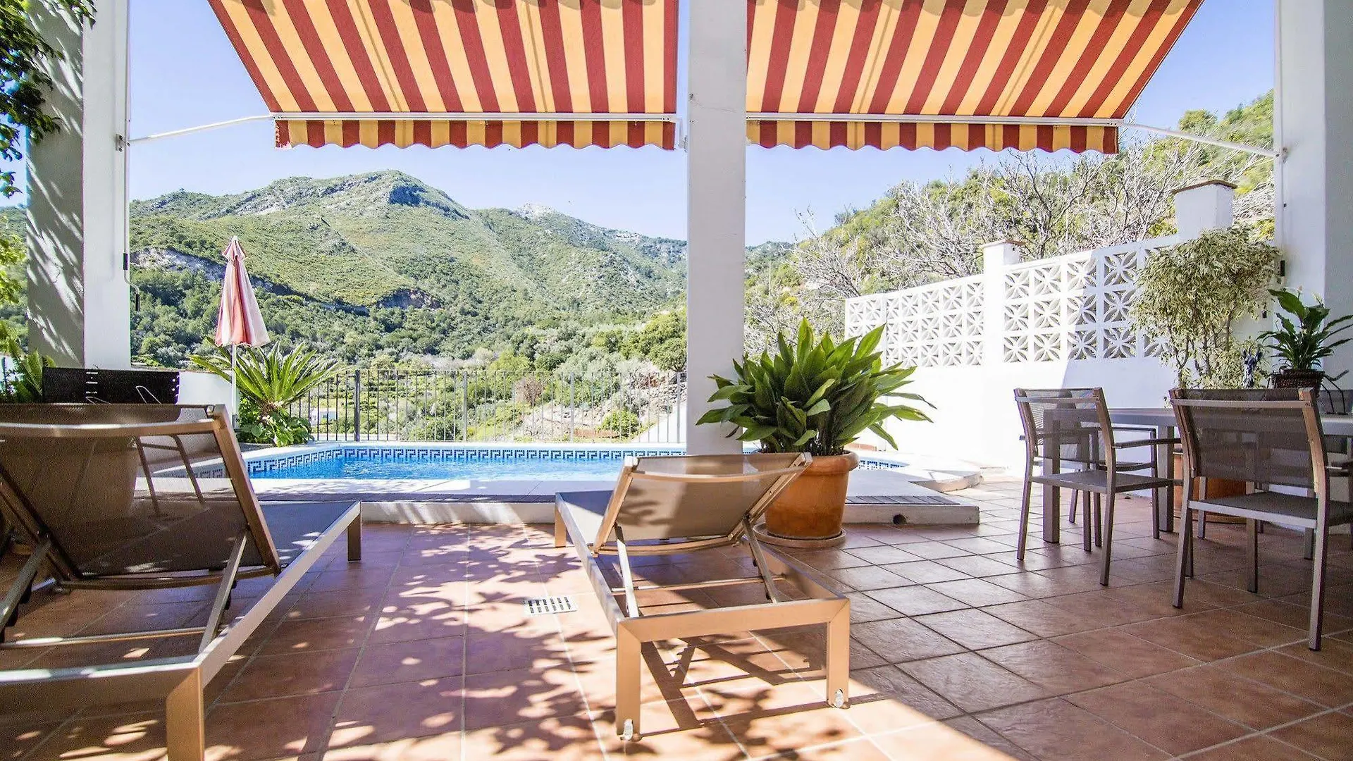Alojamientos Monteverde Ojén Kır Evi