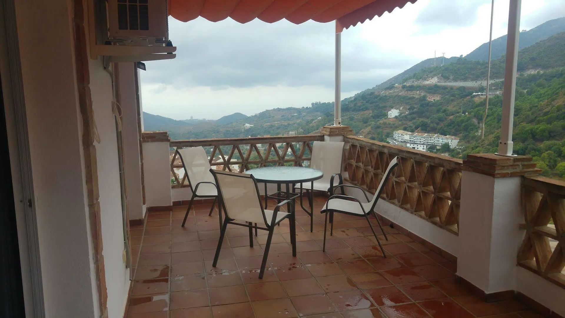 Alojamientos Monteverde Ojén Kır Evi